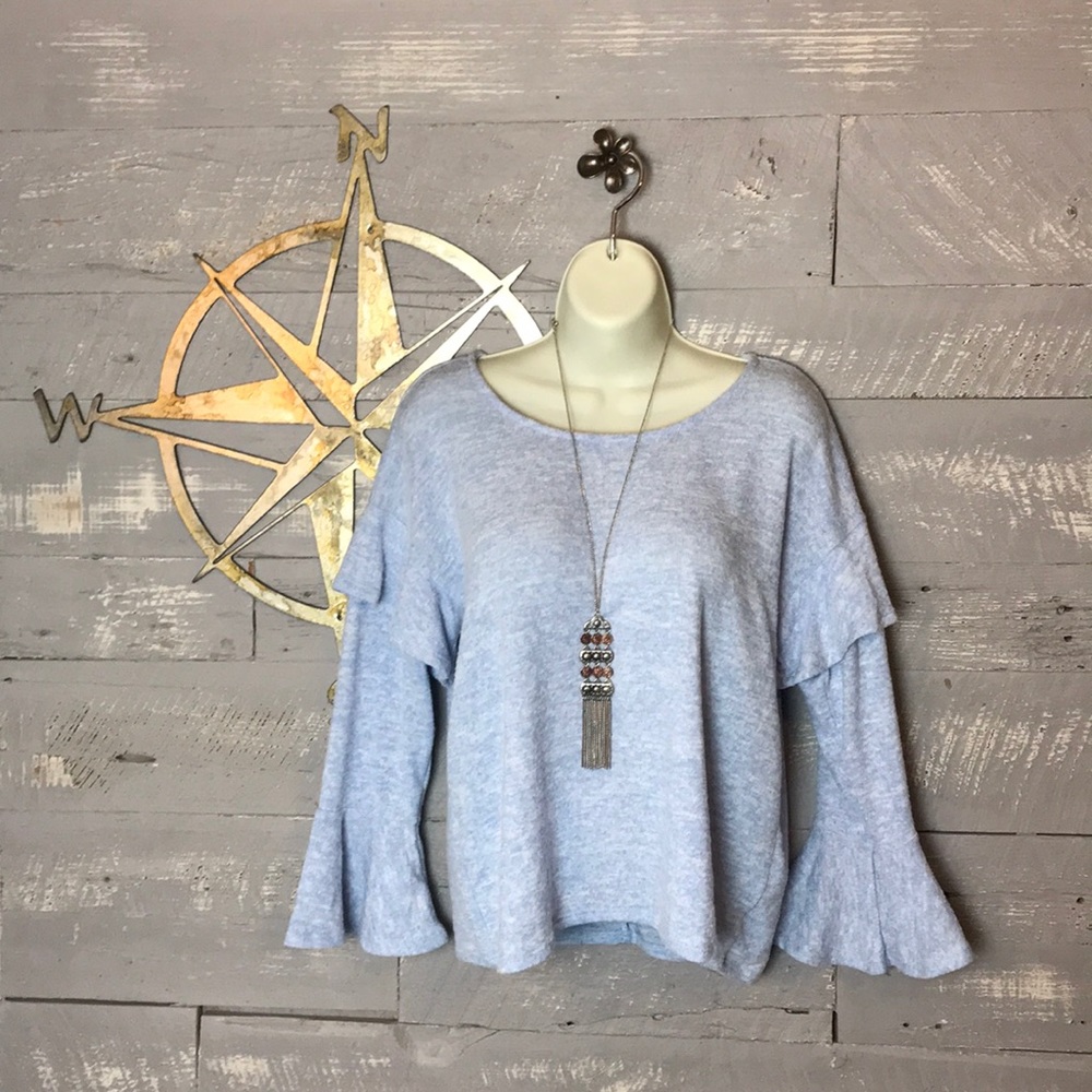 Buckle’s Dee elly Ruffle Top